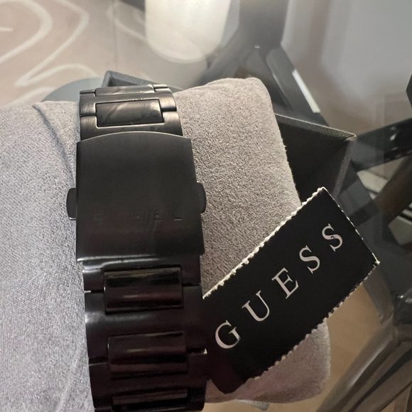 GUESS Watch - Picture 10 of 13